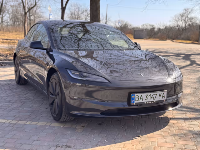 Tesla Model 3 - фото 4