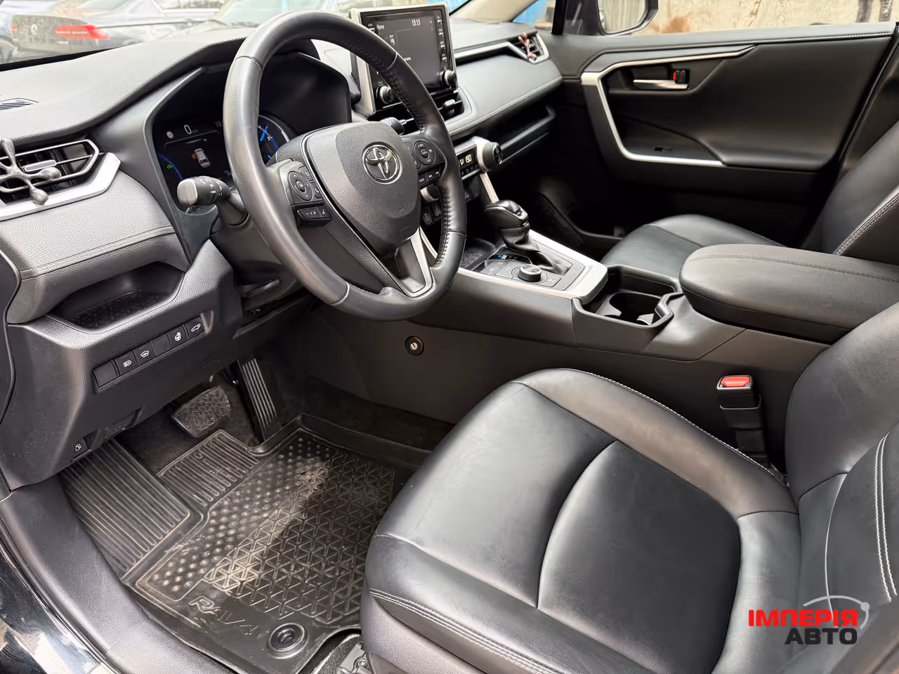 Toyota RAV4 - фото 7