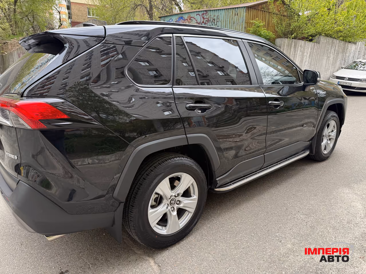 Toyota RAV4 - фото 4