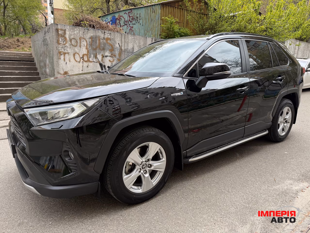 Toyota RAV4 - фото 1