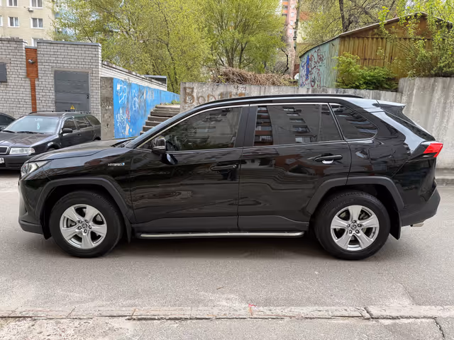 Toyota RAV4 - фото 2