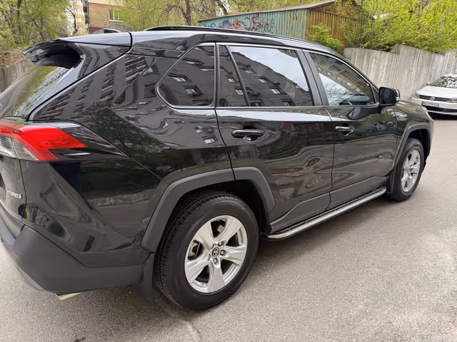 Toyota RAV4 - фото 4