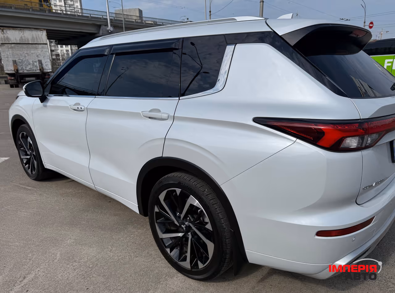 Mitsubishi Outlander - фото 3