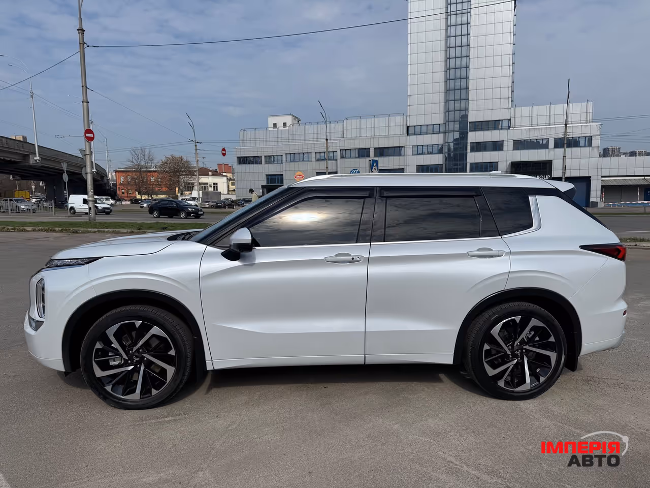 Mitsubishi Outlander - фото 2