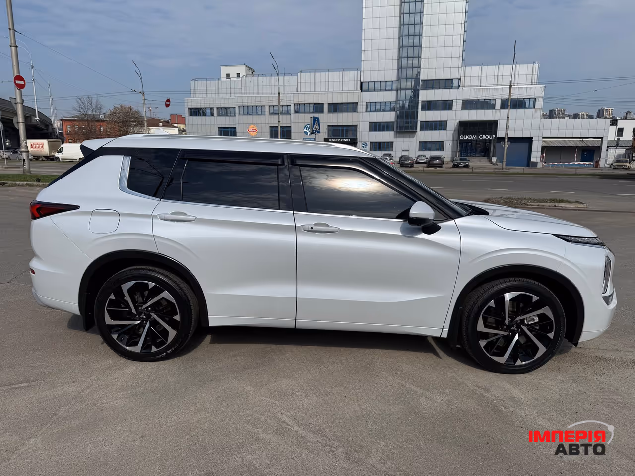 Mitsubishi Outlander - фото 5