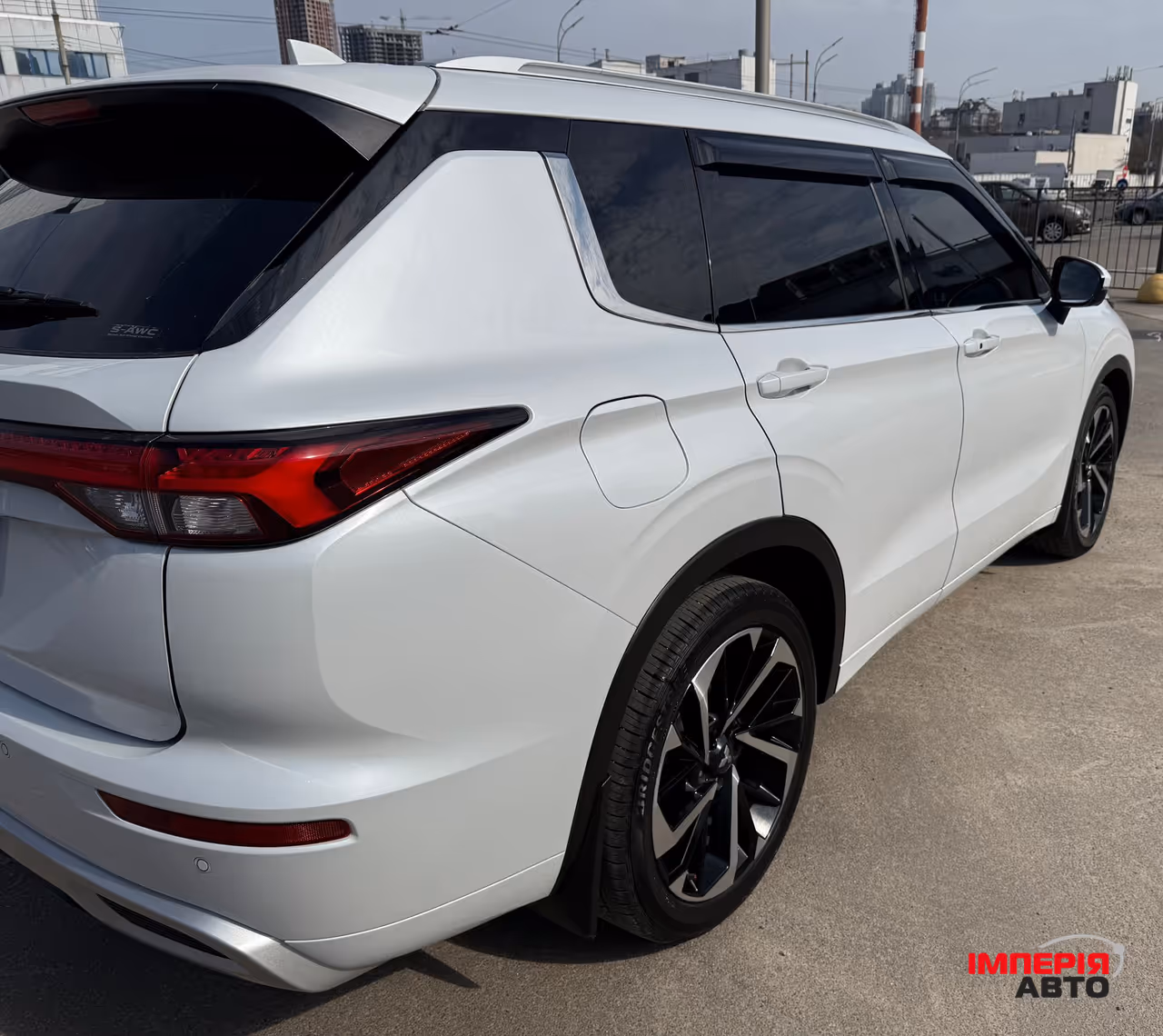 Mitsubishi Outlander - фото 4