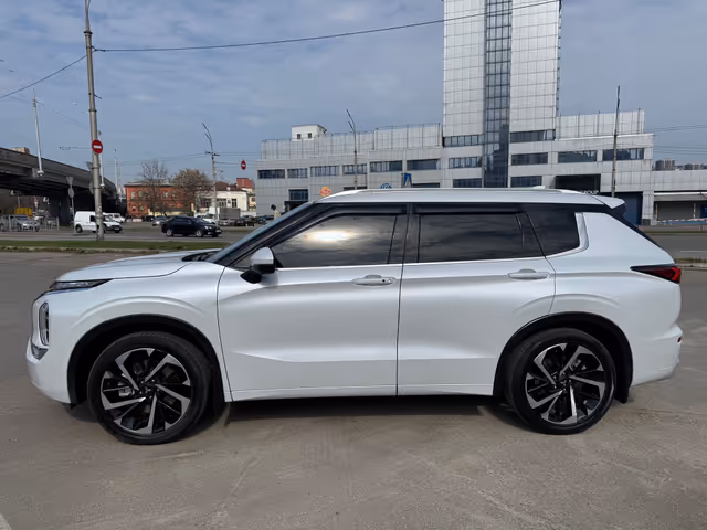 Mitsubishi Outlander - фото 2