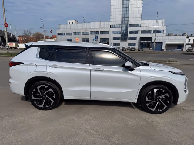 Mitsubishi Outlander - фото 5