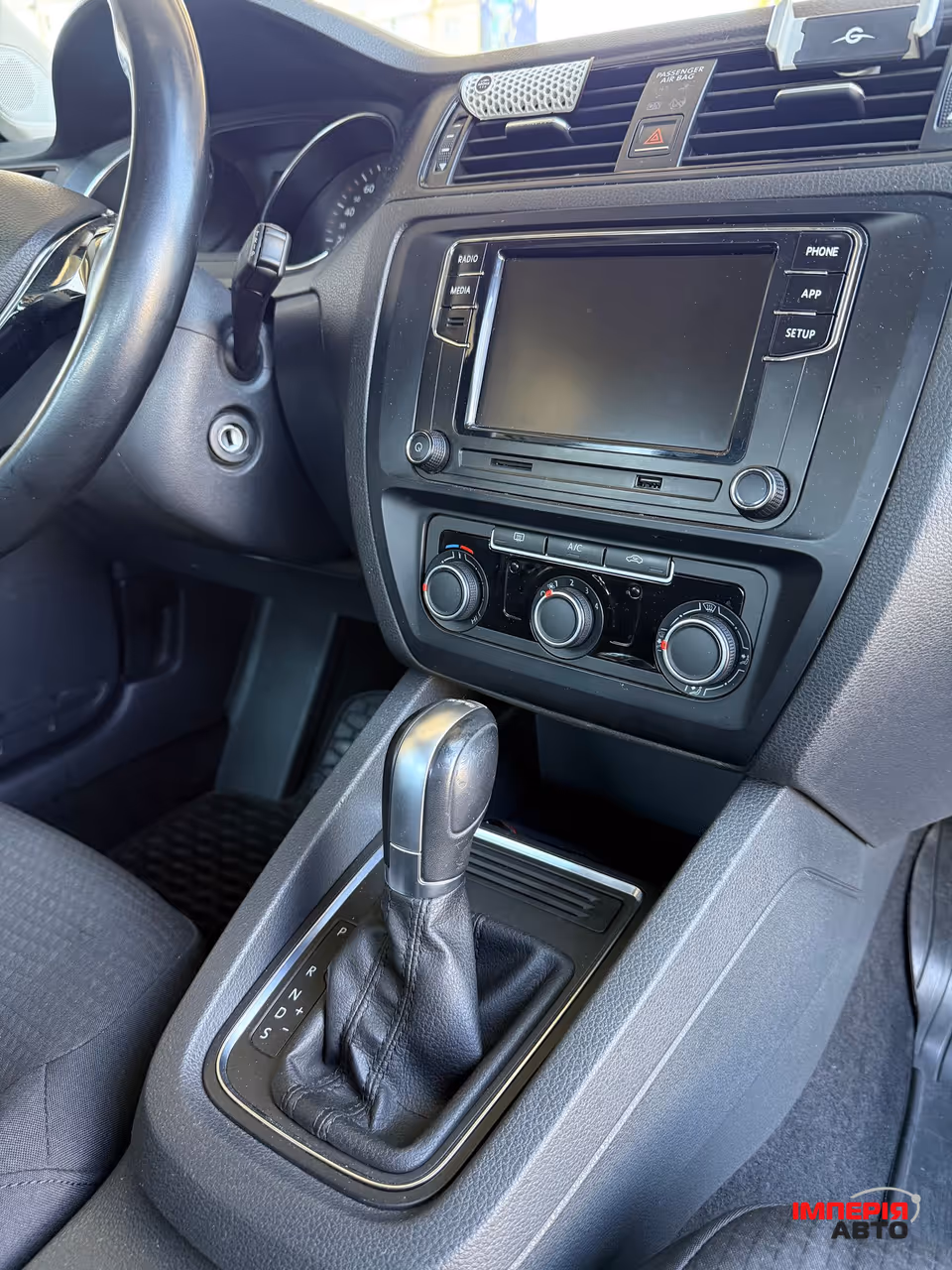 Volkswagen Jetta - фото 12