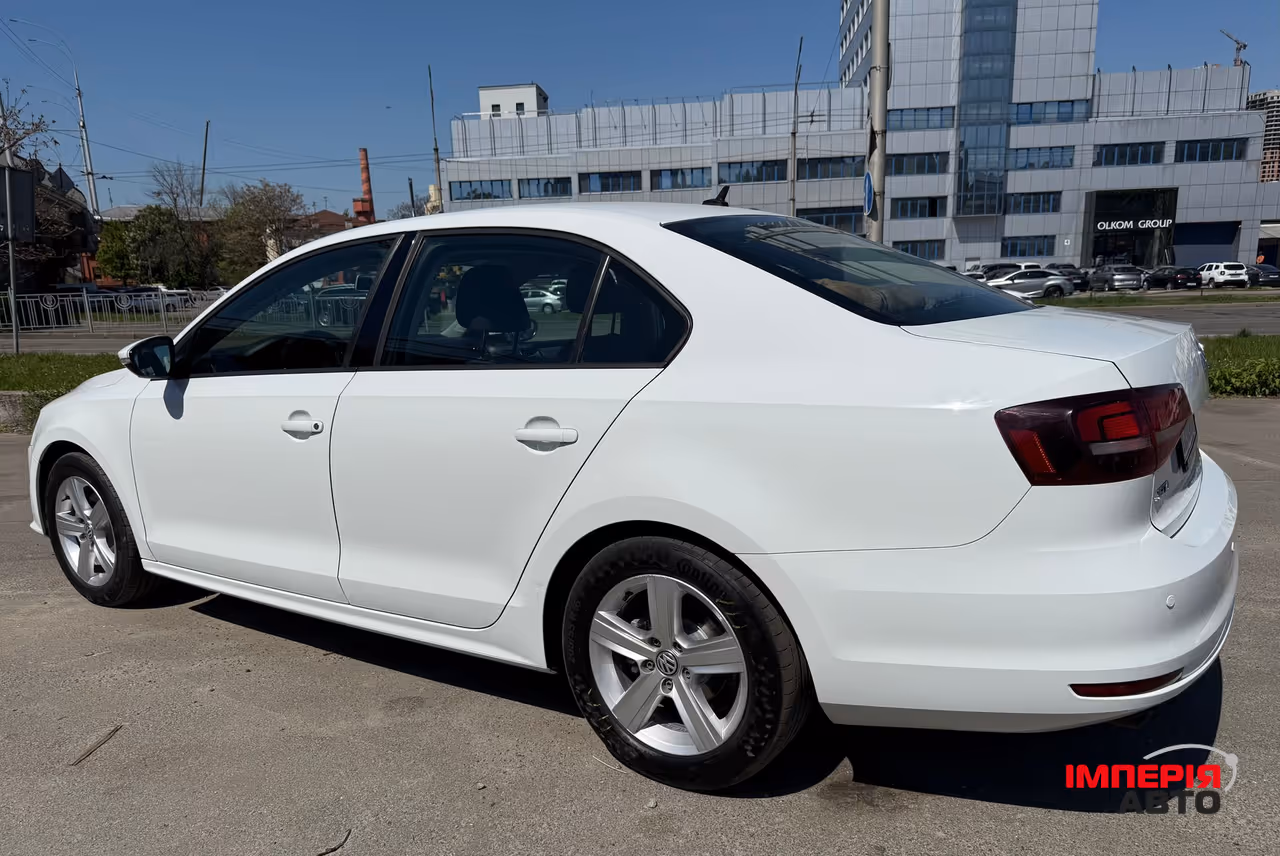 Volkswagen Jetta - фото 6