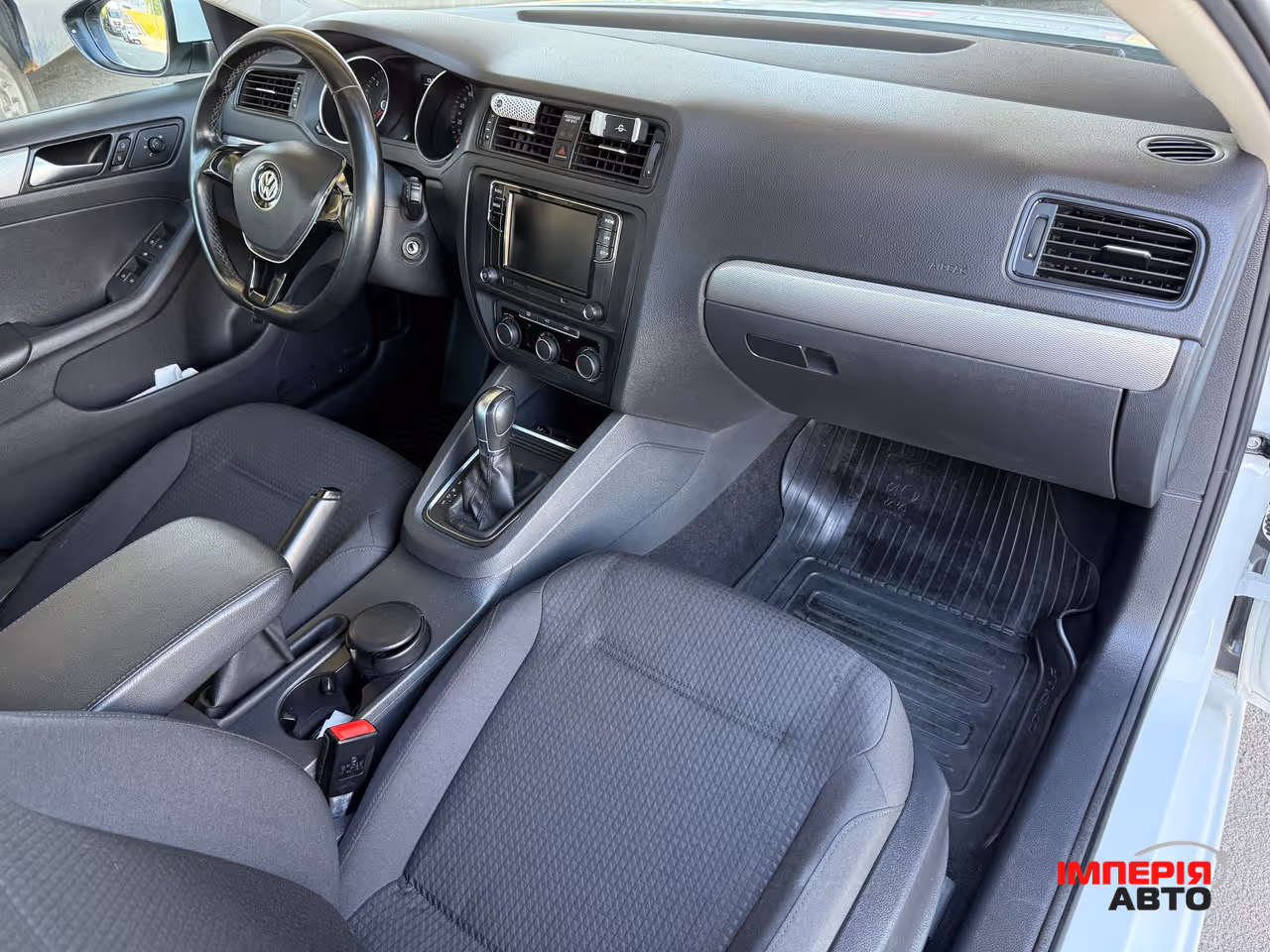 Volkswagen Jetta - фото 13