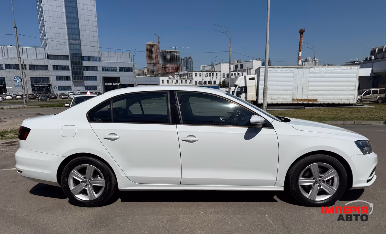 Volkswagen Jetta - фото 3