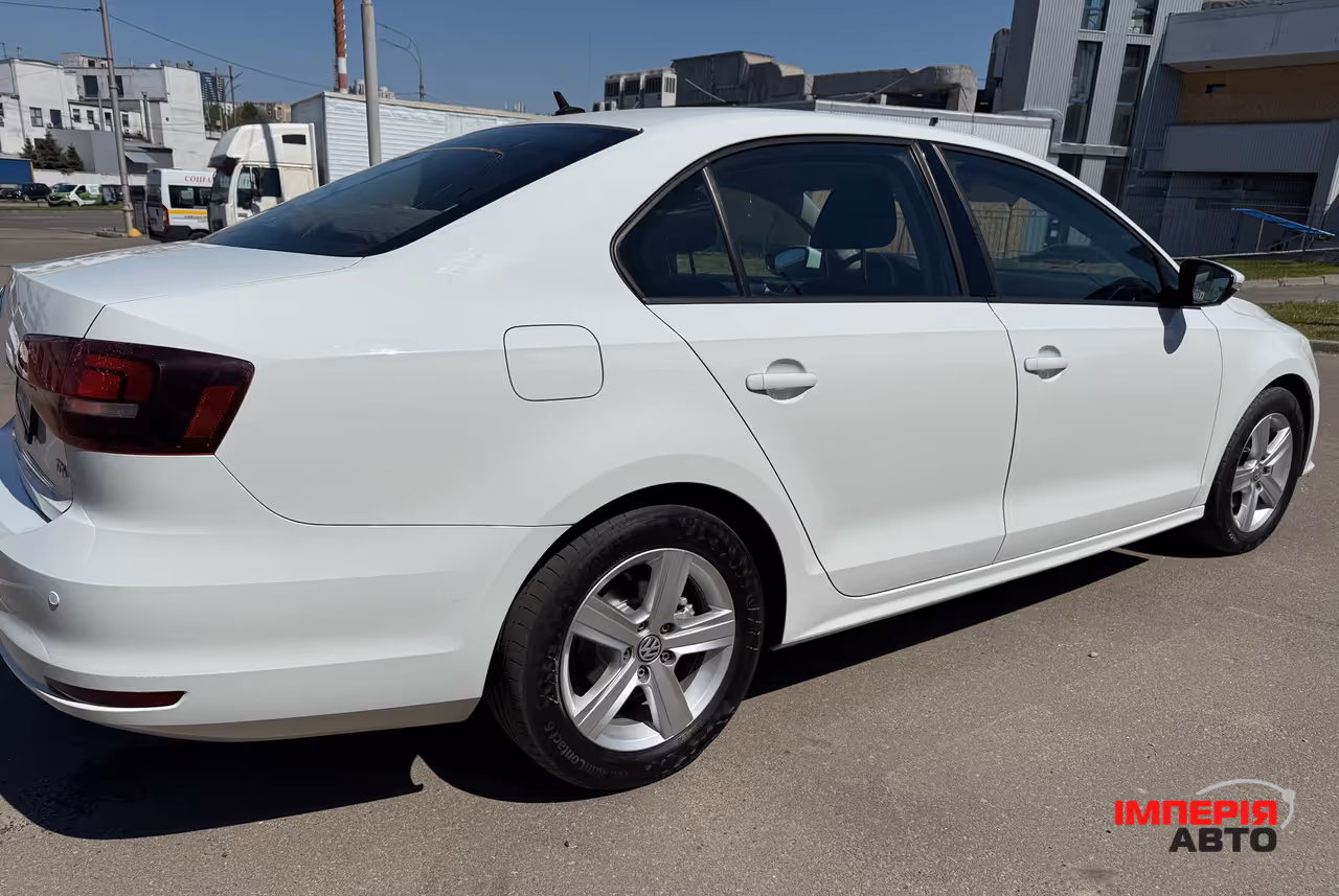 Volkswagen Jetta - фото 4