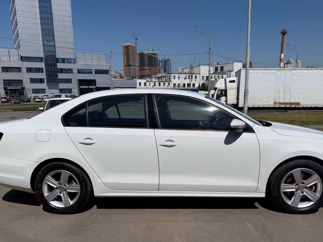 Volkswagen Jetta - фото 3