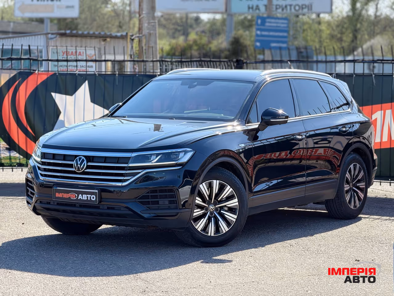 Volkswagen Touareg - фото 2