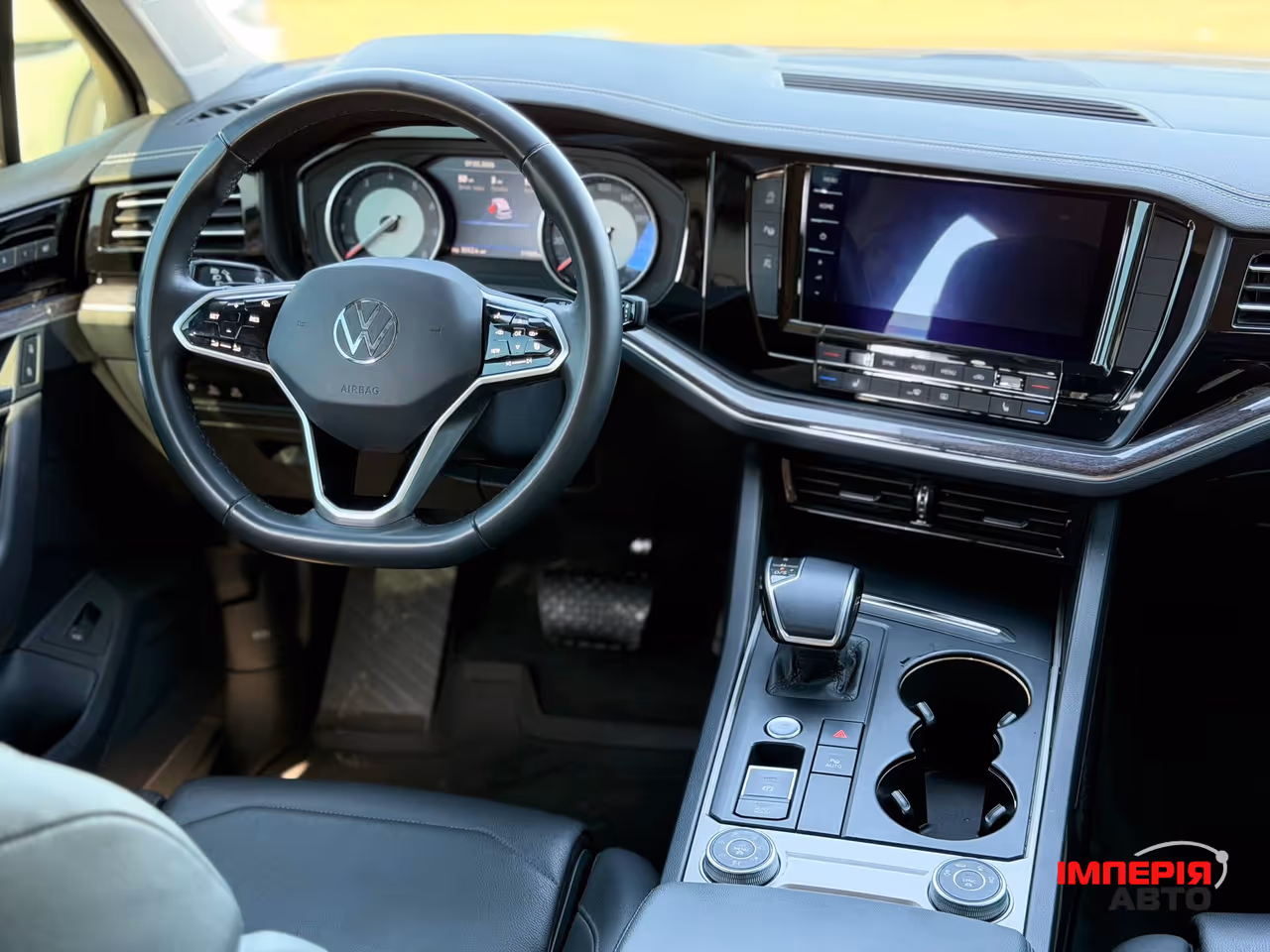 Volkswagen Touareg - фото 7
