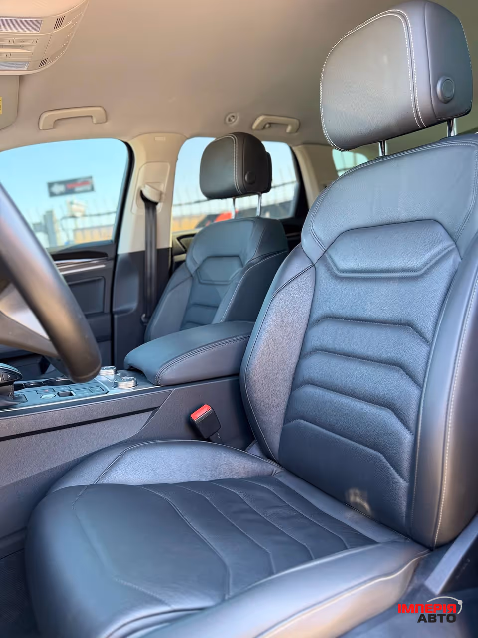 Volkswagen Touareg - фото 8