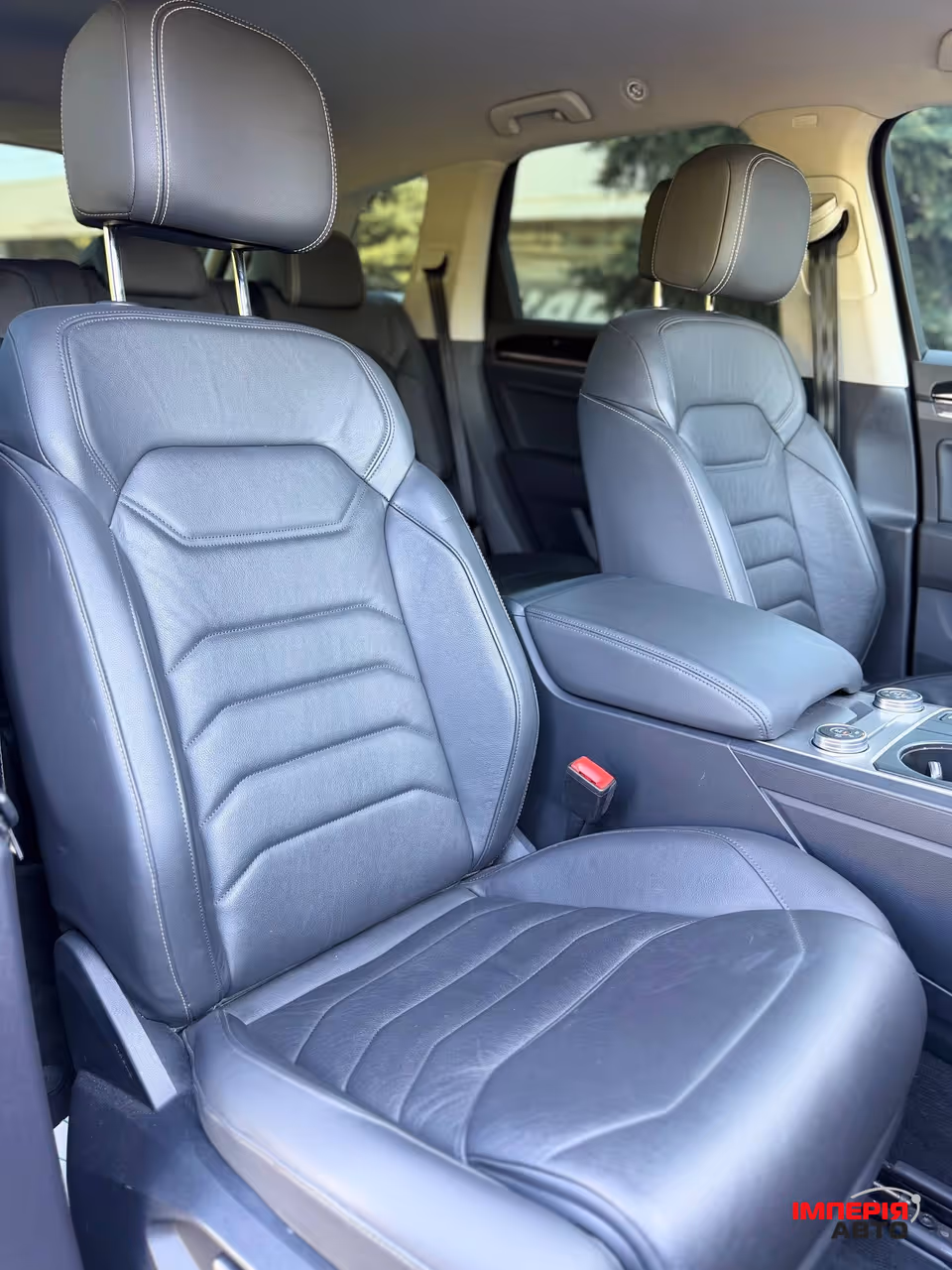 Volkswagen Touareg - фото 14