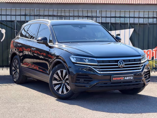 Volkswagen Touareg - фото 1