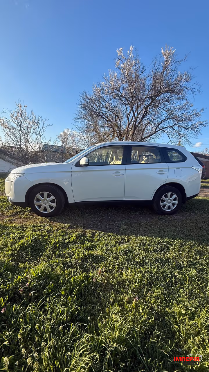 Mitsubishi Outlander - фото 4