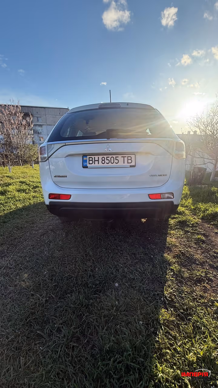 Mitsubishi Outlander - фото 6