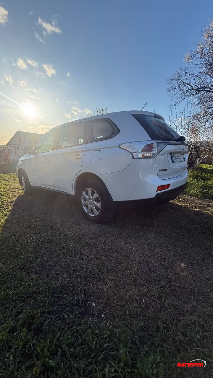 Mitsubishi Outlander - фото 5