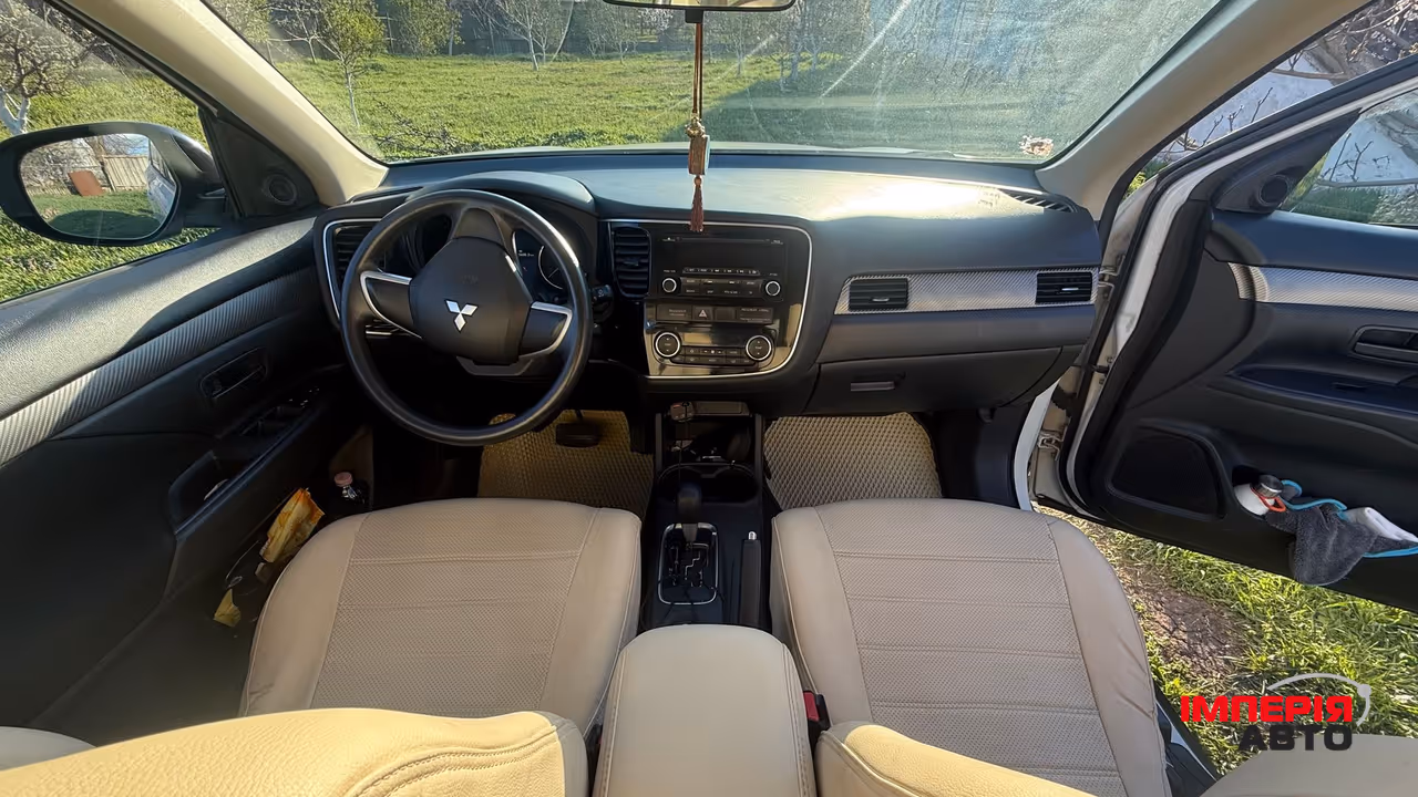 Mitsubishi Outlander - фото 12
