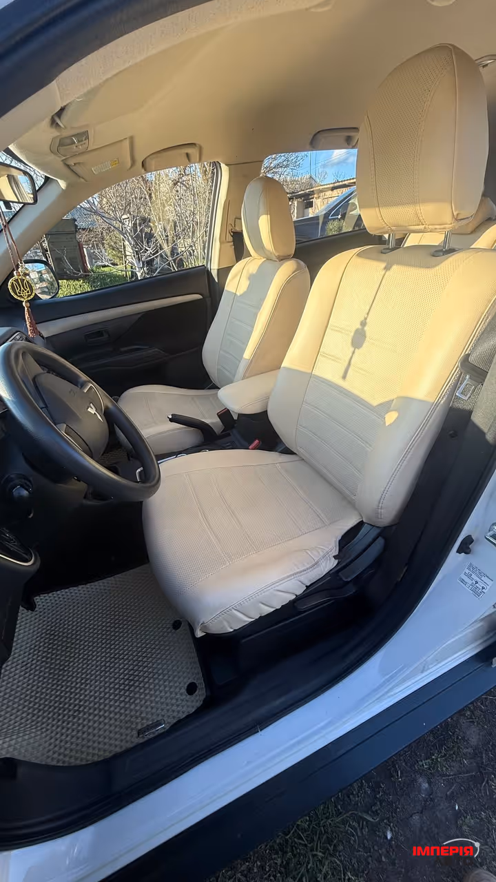 Mitsubishi Outlander - фото 16