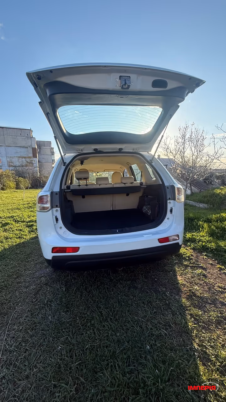 Mitsubishi Outlander - фото 8