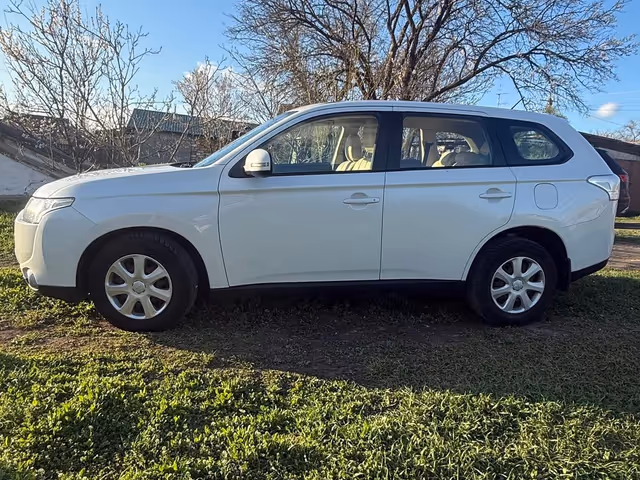 Mitsubishi Outlander - фото 4