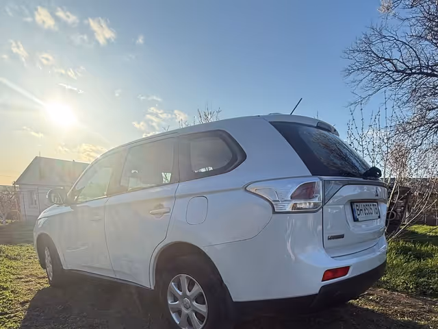Mitsubishi Outlander - фото 5