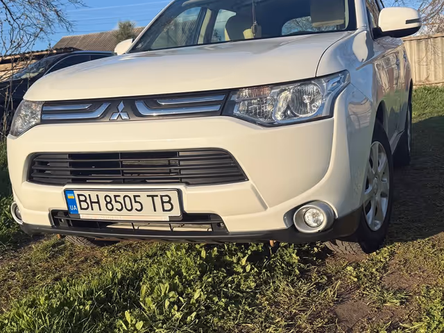 Mitsubishi Outlander - фото 2