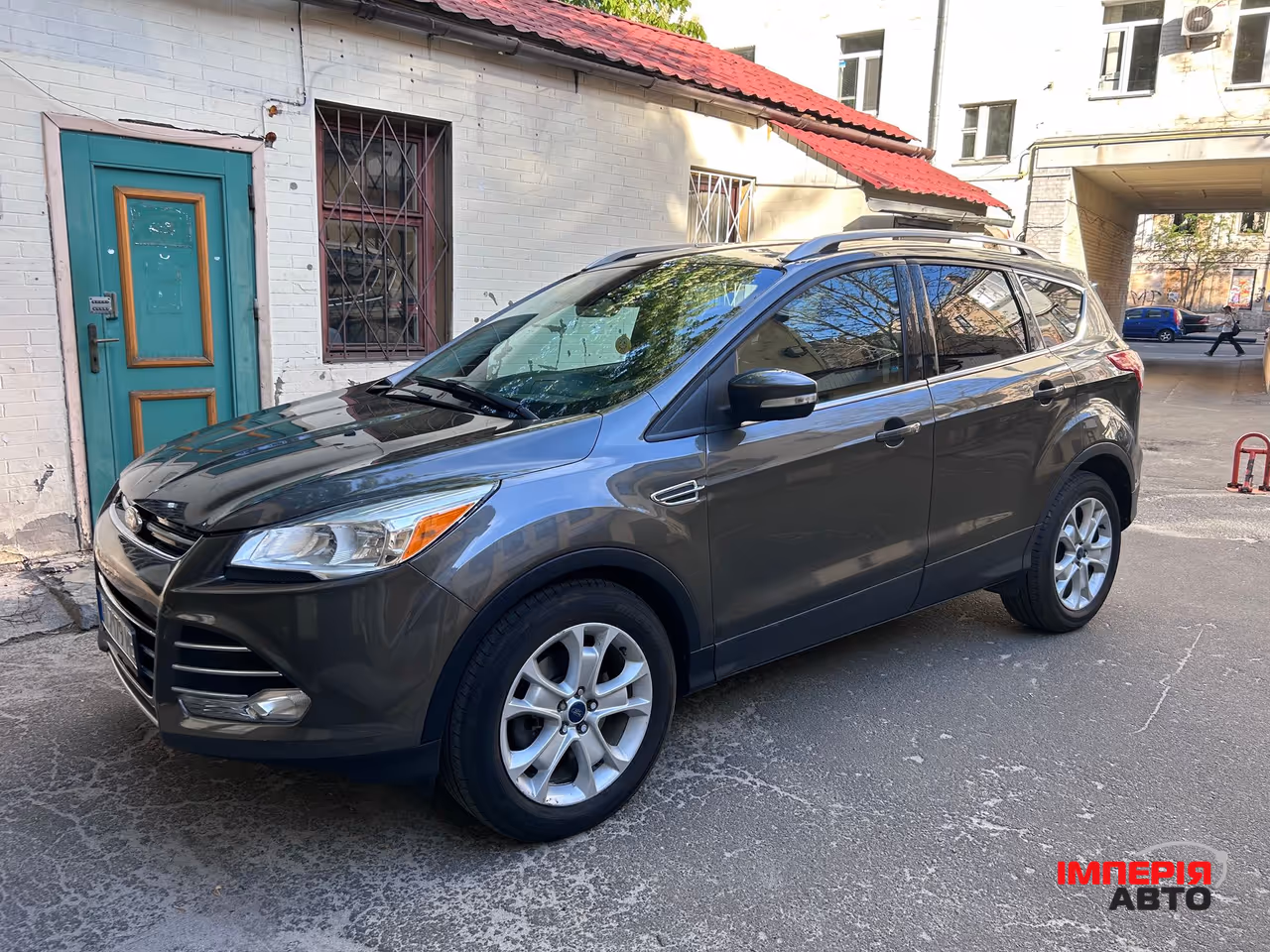 Ford Escape - фото 1