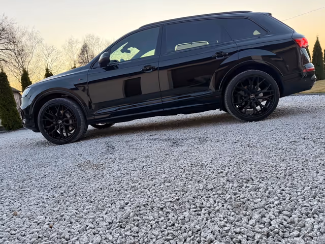 Audi Q7 - фото 5