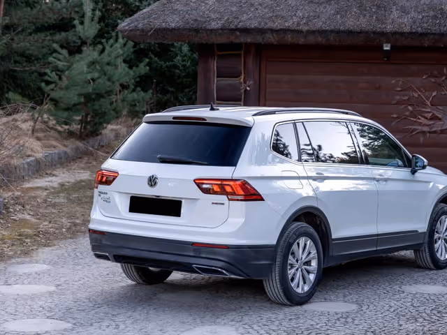 Volkswagen Tiguan - фото 3