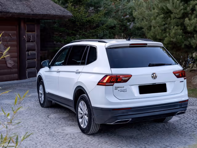 Volkswagen Tiguan - фото 2