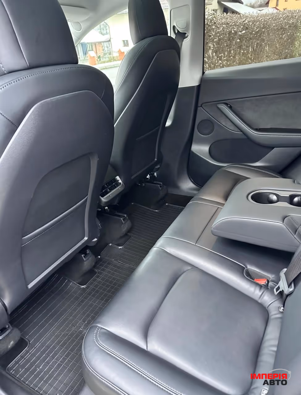 Tesla Model Y - фото 11