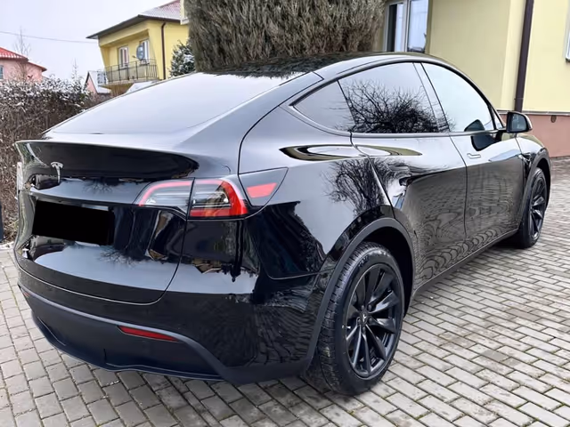 Tesla Model Y - фото 3