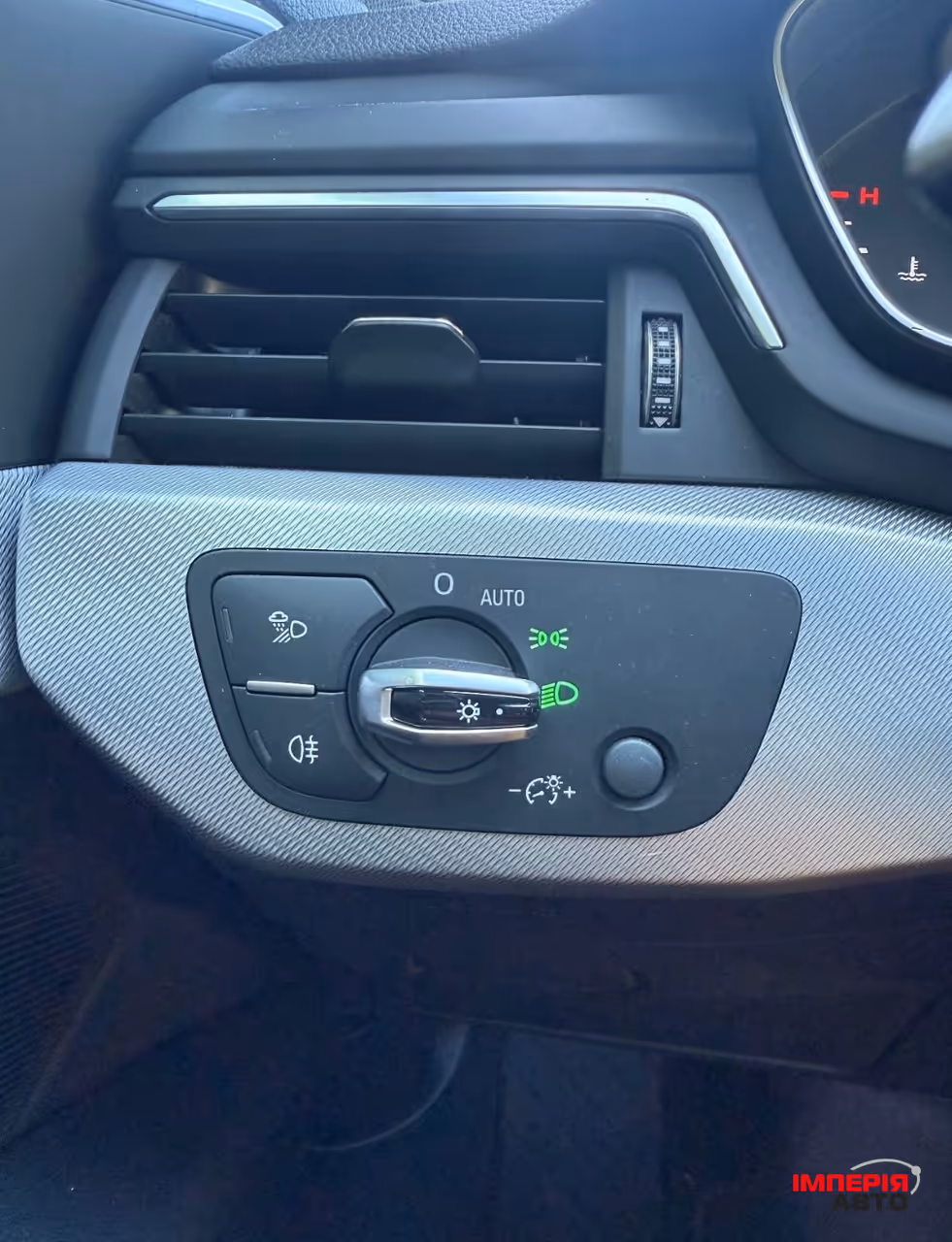 Audi A4 - фото 23