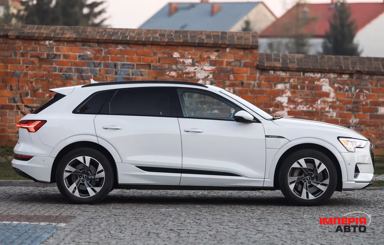 Audi e-tron - фото 4