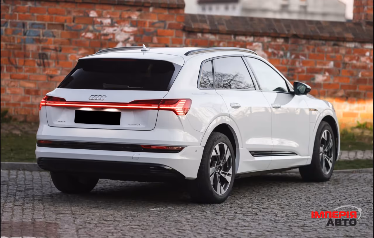 Audi e-tron - фото 5