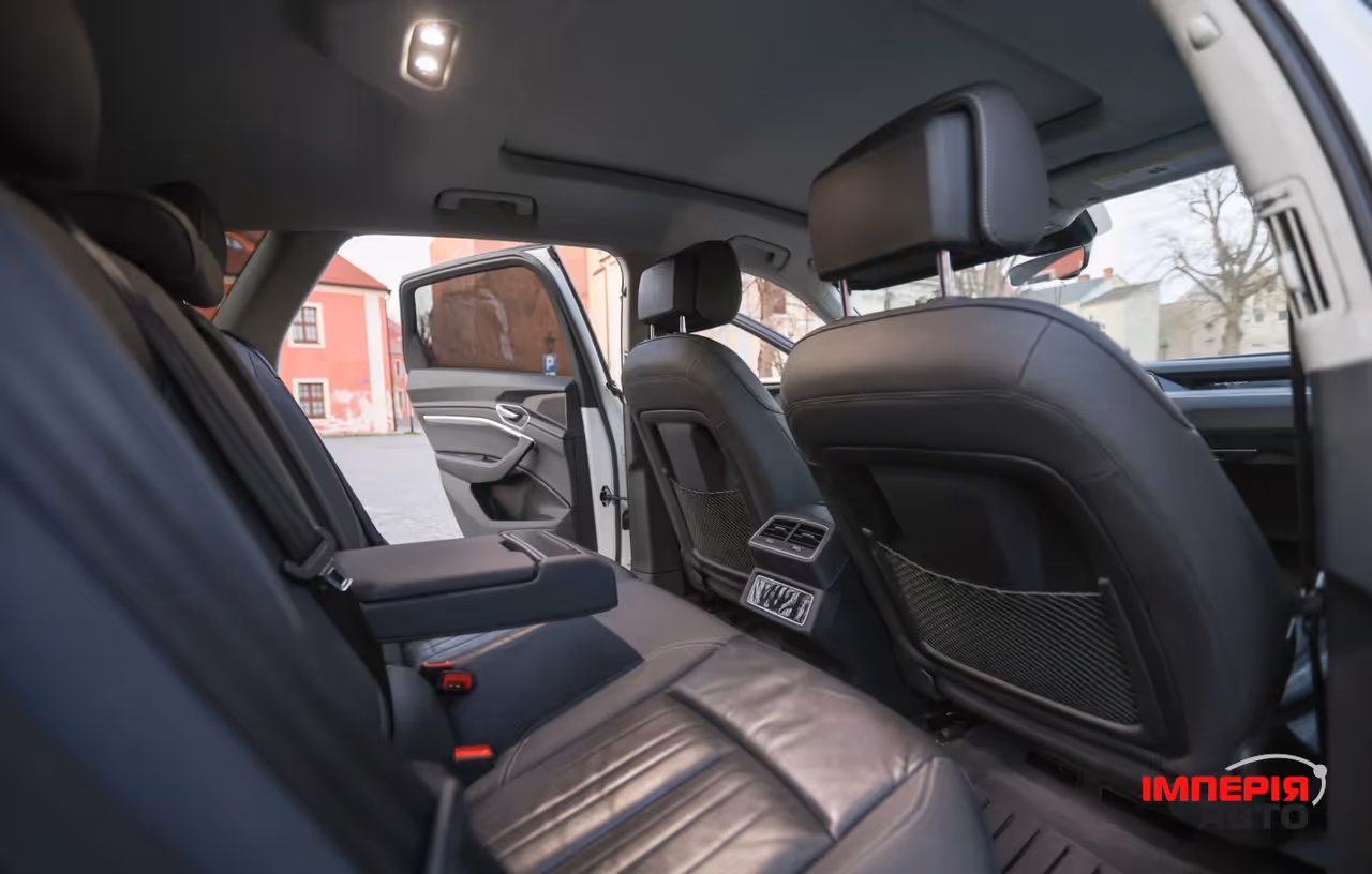 Audi e-tron - фото 21