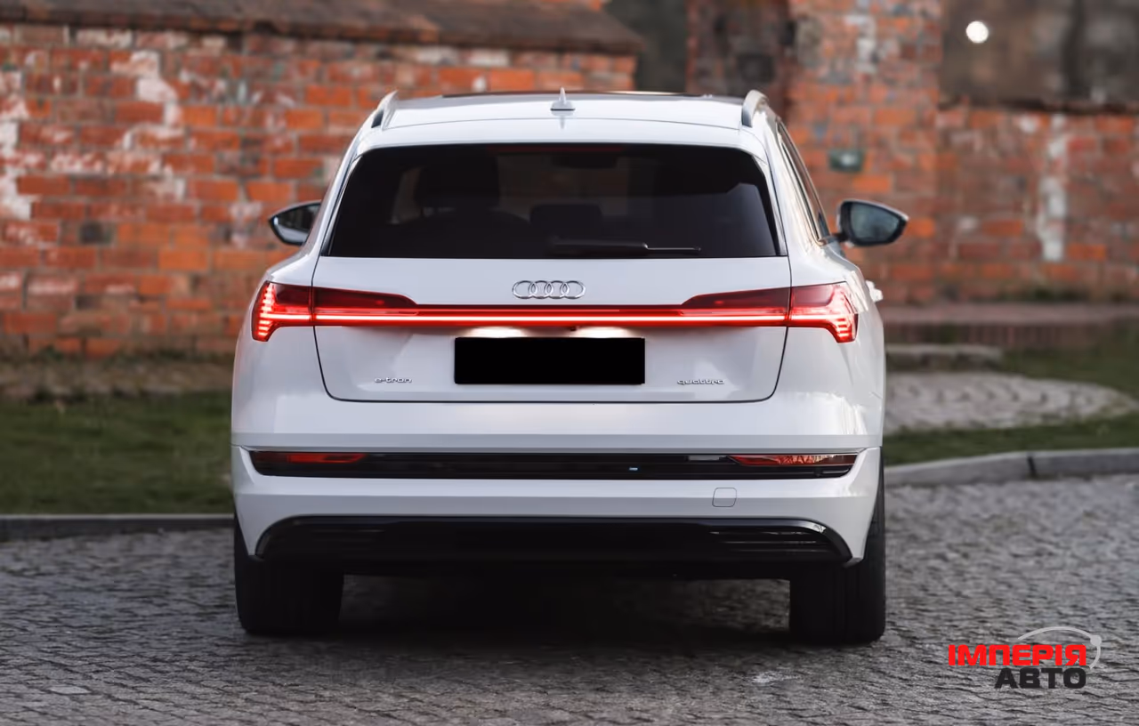 Audi e-tron - фото 6