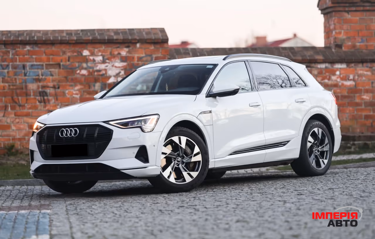 Audi e-tron - фото 1