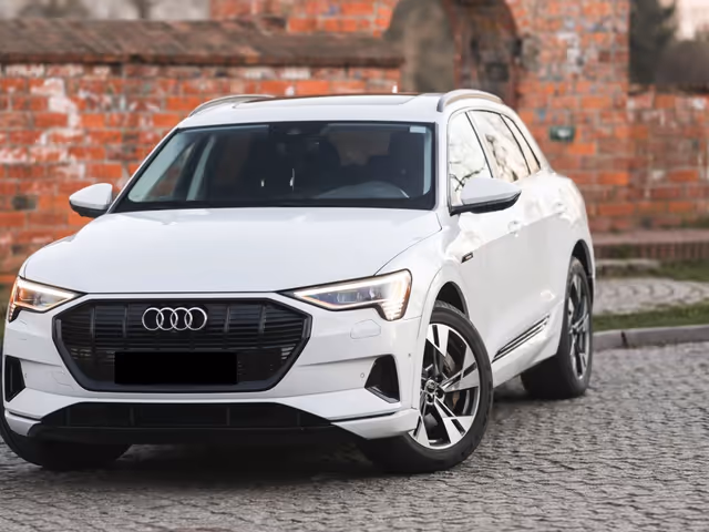 Audi e-tron - фото 2
