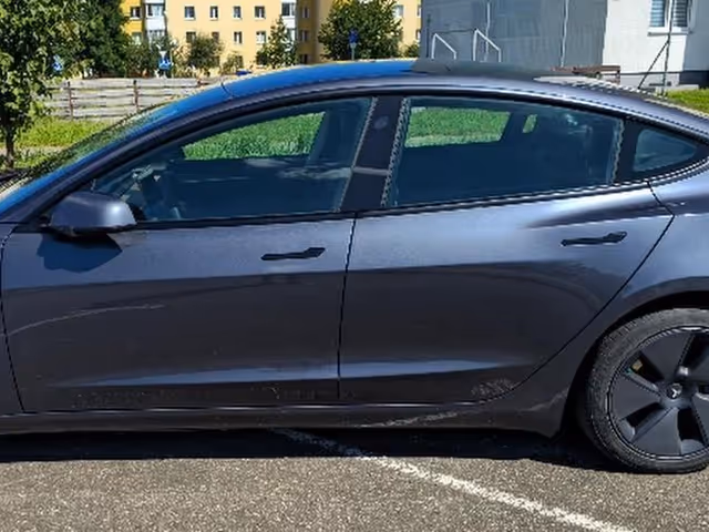 Tesla Model 3 - фото 4