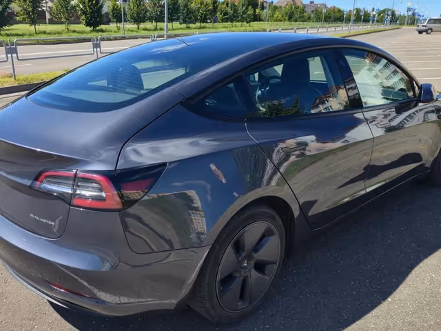 Tesla Model 3 - фото 3