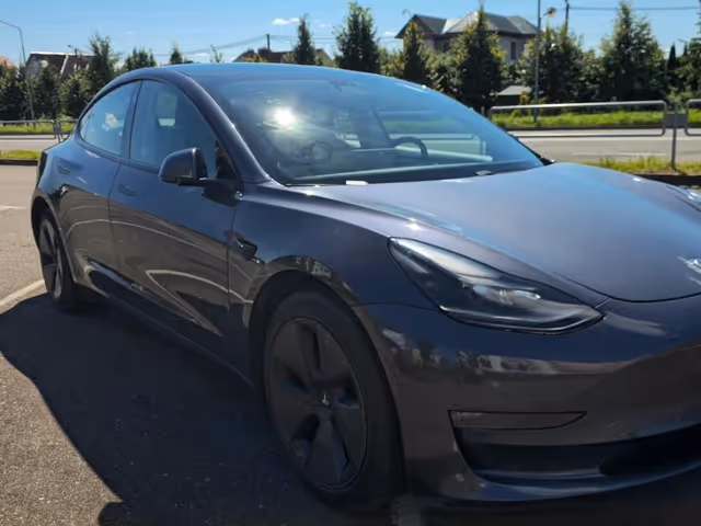 Tesla Model 3 - фото 1