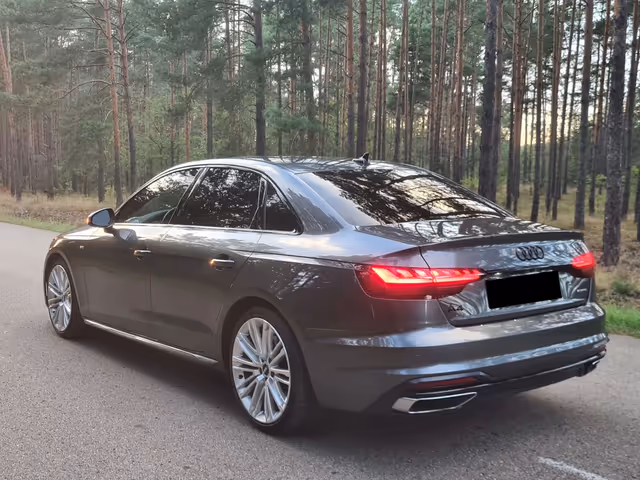 Audi A4 - фото 5