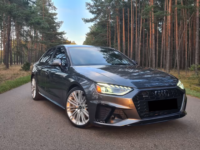 Audi A4 - фото 1